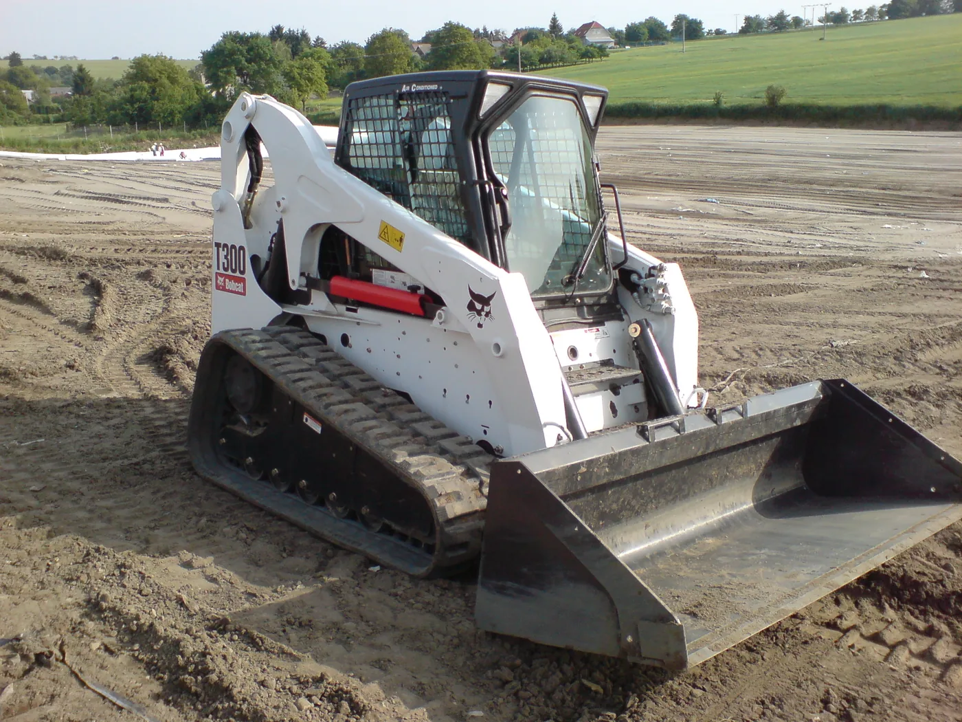 BOBCAT T300 — vozový park HOLCNER – DOPRAVA