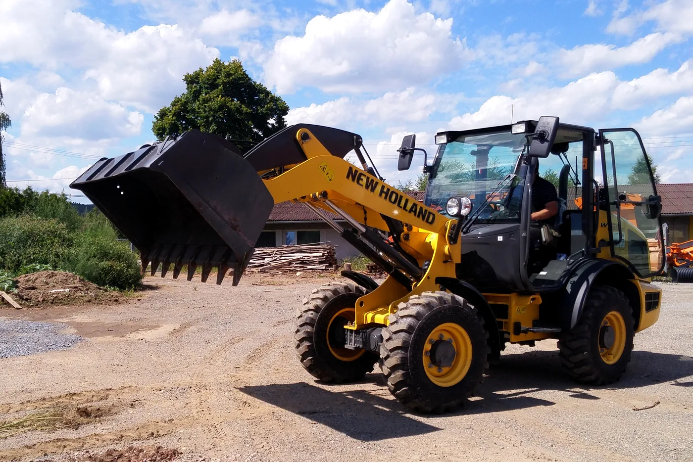 NEW HOLLAND W60C — vozový park HOLCNER – DOPRAVA