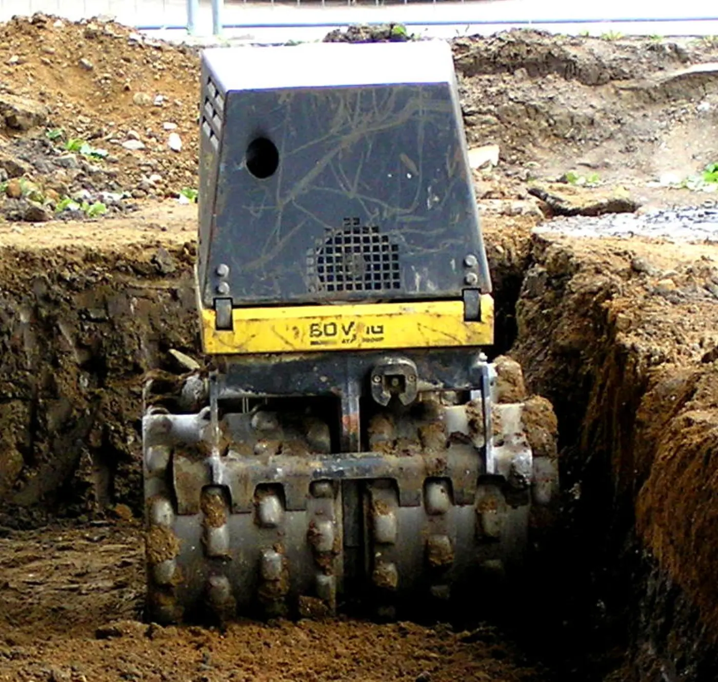 BOMAG BMP 851 — vozový park HOLCNER – DOPRAVA