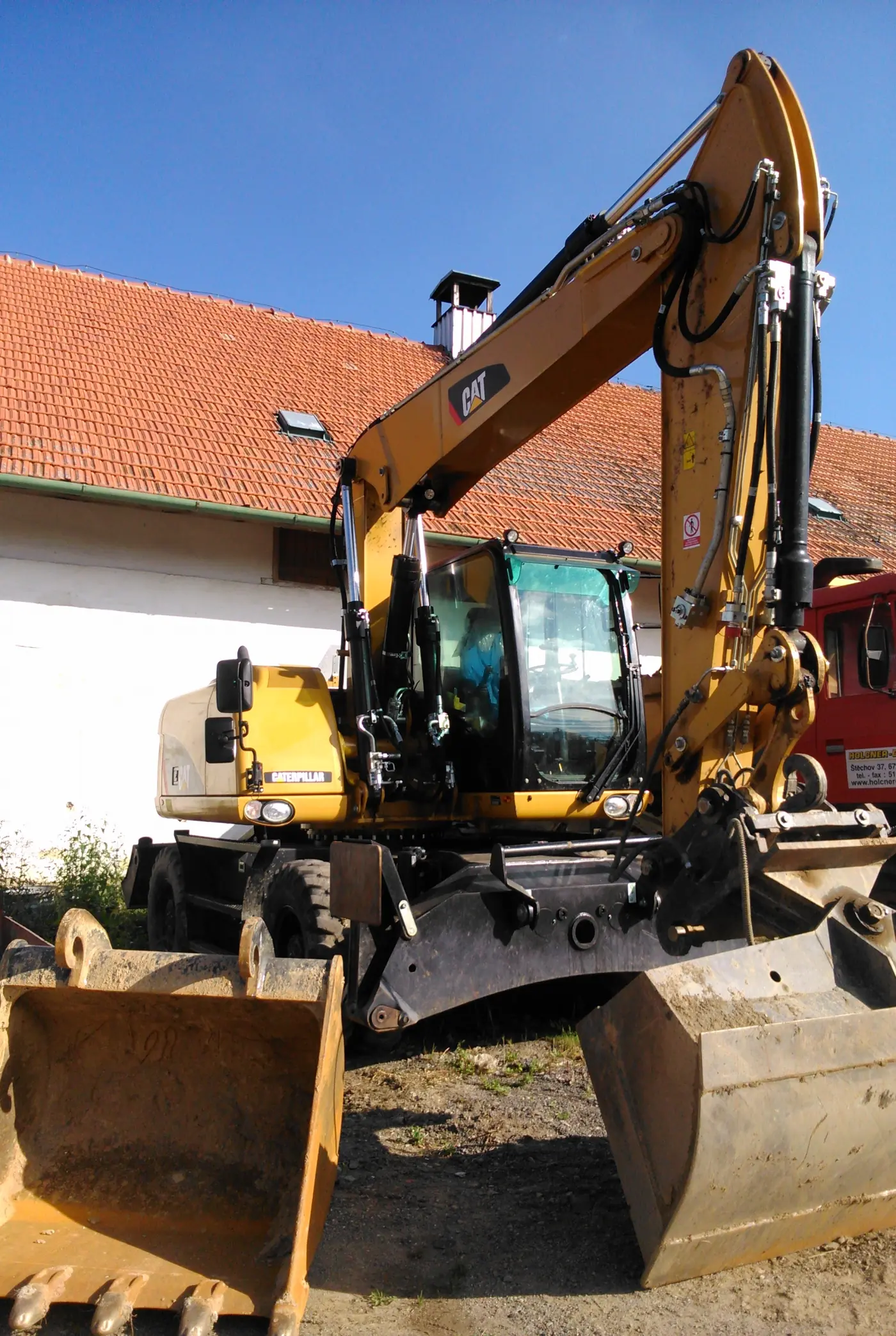 CAT M313D — vozový park HOLCNER – DOPRAVA
